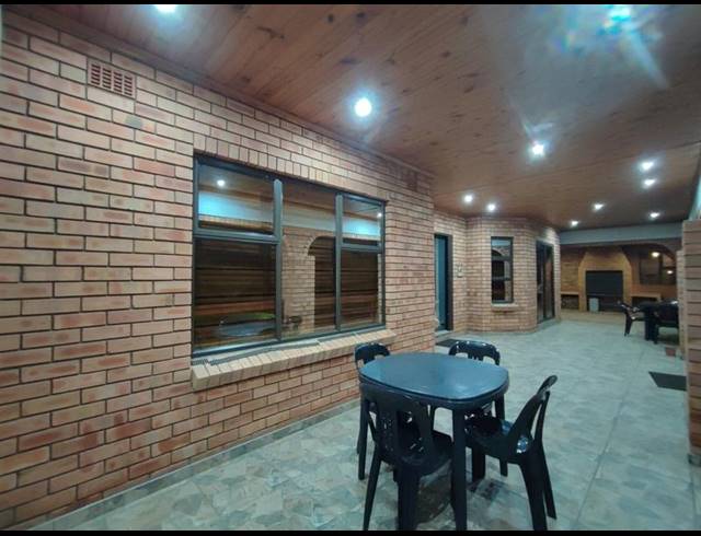 6 BEDROOM HOUSE FOR SALE IN CHASE VALLEY
